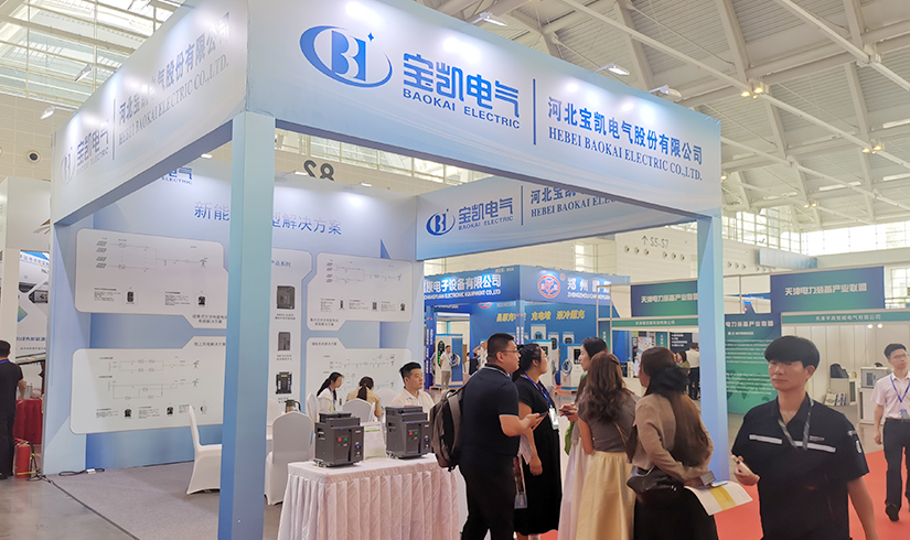 暴击行业天花板！PA旗舰厅电气硬核技术亮相天津清洁能源展，引央视记者及能源产业巨头现场“挖宝”